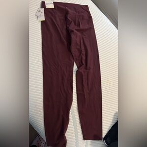 NWT size L Old Navy high rise balance legging go-dry